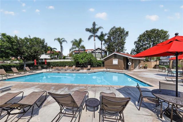 2072 Cherokee, Tustin, CA 92782