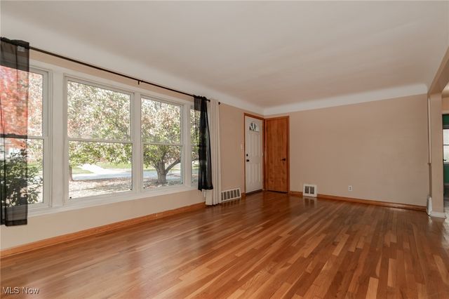 1111 E Miner Road, Mayfield Heights, OH 44124