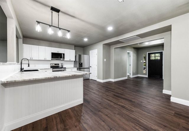 717 Cedar Lawn Drive, Alvin, TX 77511
