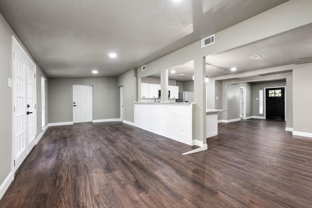 717 Cedar Lawn Drive, Alvin, TX 77511