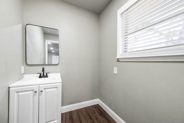717 Cedar Lawn Drive, Alvin, TX 77511