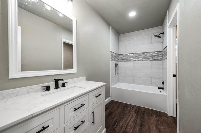 717 Cedar Lawn Drive, Alvin, TX 77511
