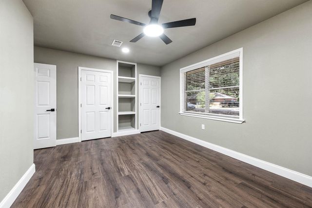 717 Cedar Lawn Drive, Alvin, TX 77511