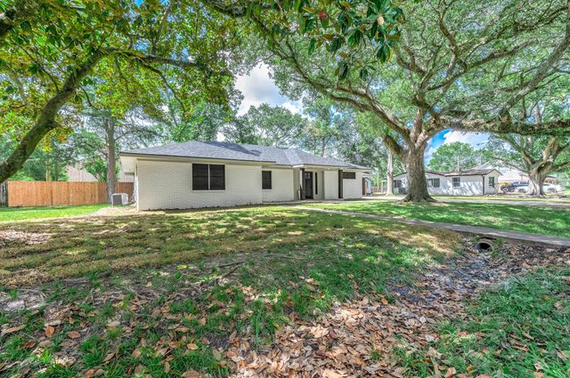 717 Cedar Lawn Drive, Alvin, TX 77511