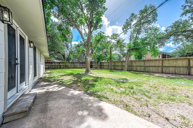 717 Cedar Lawn Drive, Alvin, TX 77511