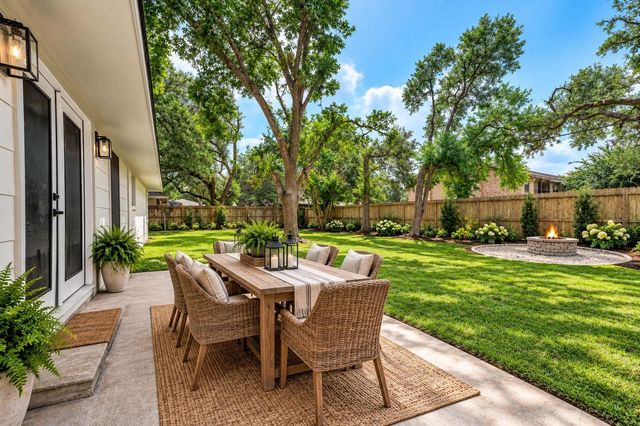 717 Cedar Lawn Drive, Alvin, TX 77511