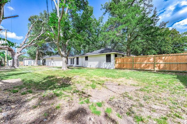 717 Cedar Lawn Drive, Alvin, TX 77511