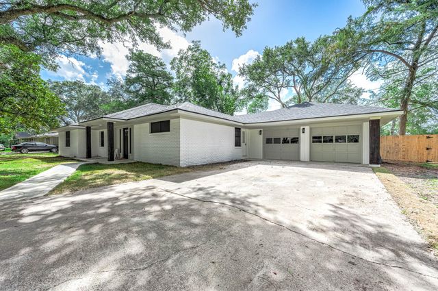 717 Cedar Lawn Drive, Alvin, TX 77511