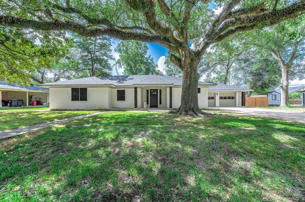 717 Cedar Lawn Drive, Alvin, TX 77511