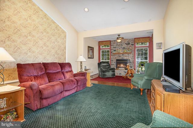 1471 HERITAGE LN, York, PA 17403