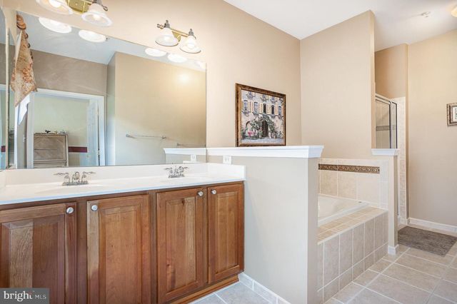 1471 HERITAGE LN, York, PA 17403