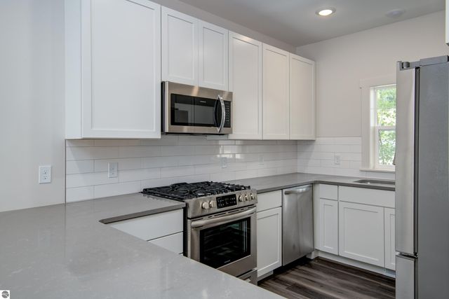 1502 Simsbury Street # 4, Traverse City, MI 49686