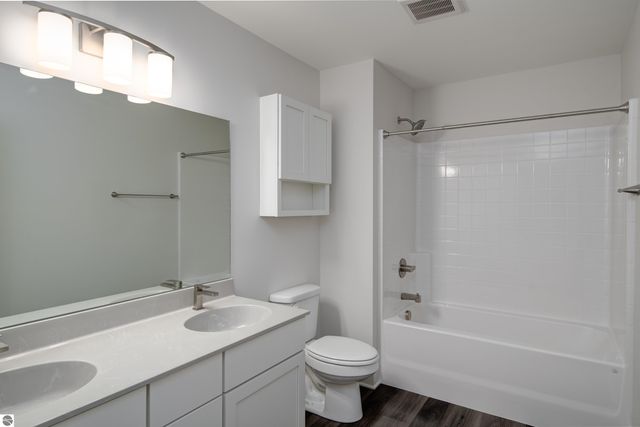 1502 Simsbury Street # 4, Traverse City, MI 49686