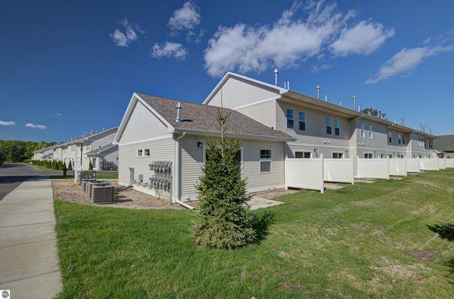 1502 Simsbury Street # 4, Traverse City, MI 49686
