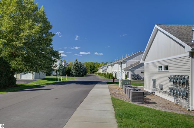 1502 Simsbury Street # 4, Traverse City, MI 49686