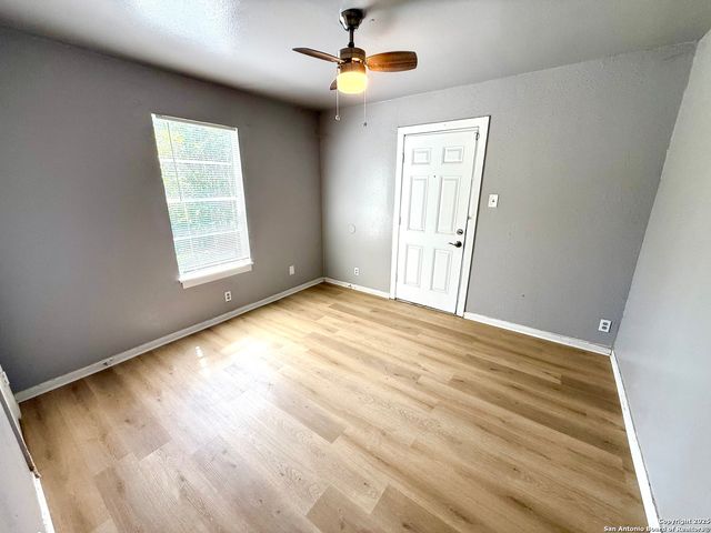 1834 Center St, San Antonio, TX 78202