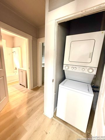 1834 Center St, San Antonio, TX 78202