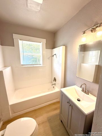 1834 Center St, San Antonio, TX 78202