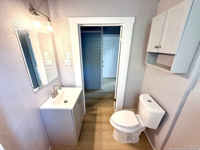 1834 Center St, San Antonio, TX 78202