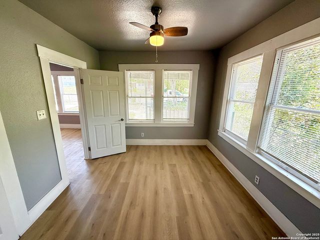 1834 Center St, San Antonio, TX 78202