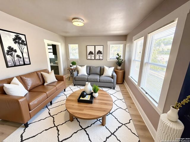 1834 Center St, San Antonio, TX 78202