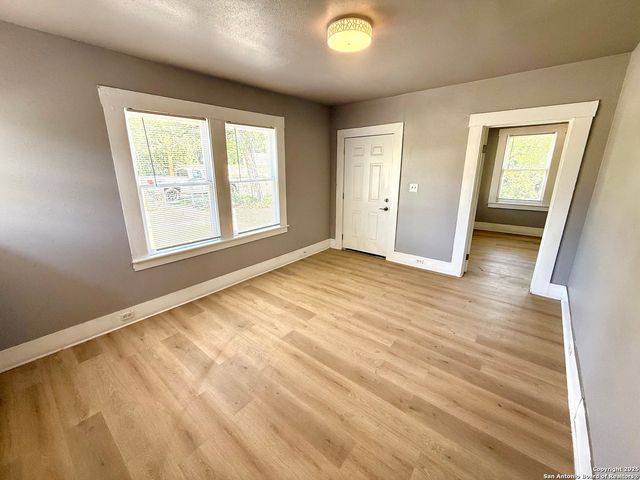 1834 Center St, San Antonio, TX 78202