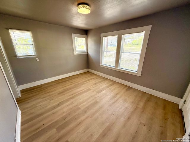 1834 Center St, San Antonio, TX 78202