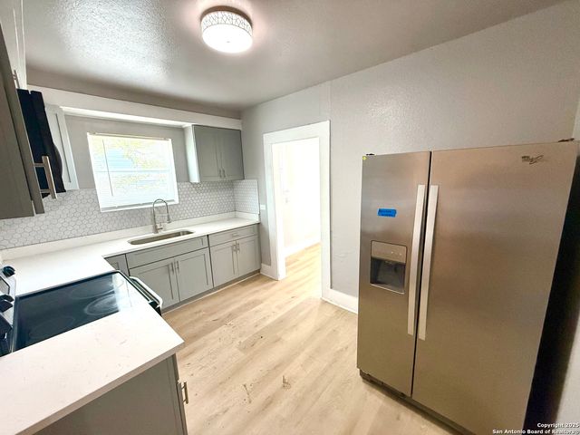 1834 Center St, San Antonio, TX 78202