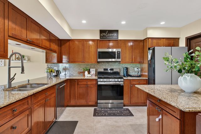 1926 Golf View Drive, Bartlett, IL 60103