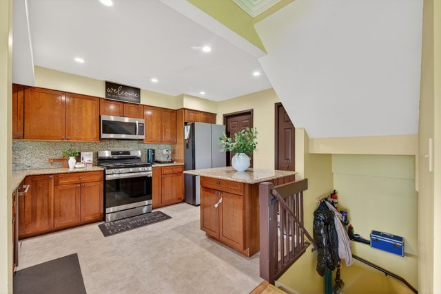 1926 Golf View Drive, Bartlett, IL 60103