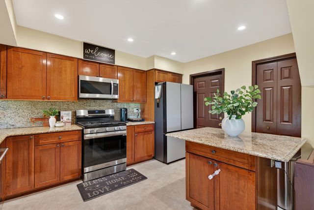 1926 Golf View Drive, Bartlett, IL 60103