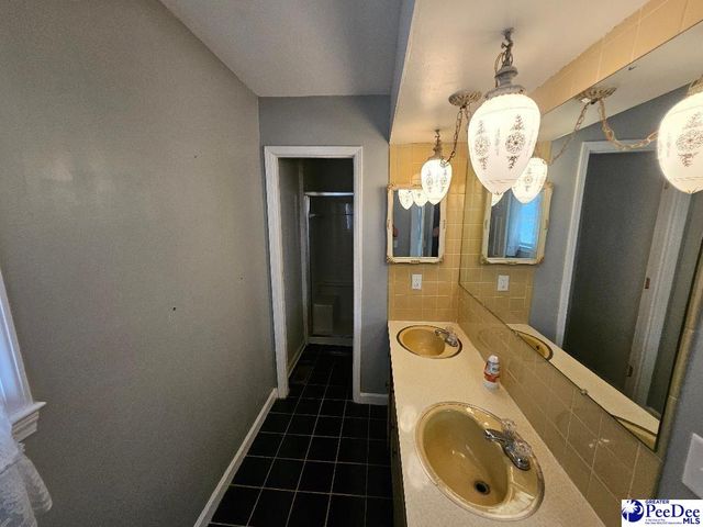 2112 W Carolina Avenue, Hartsville, SC 29550