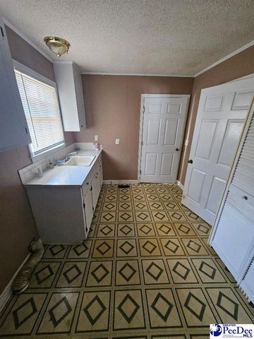 2112 W Carolina Avenue, Hartsville, SC 29550