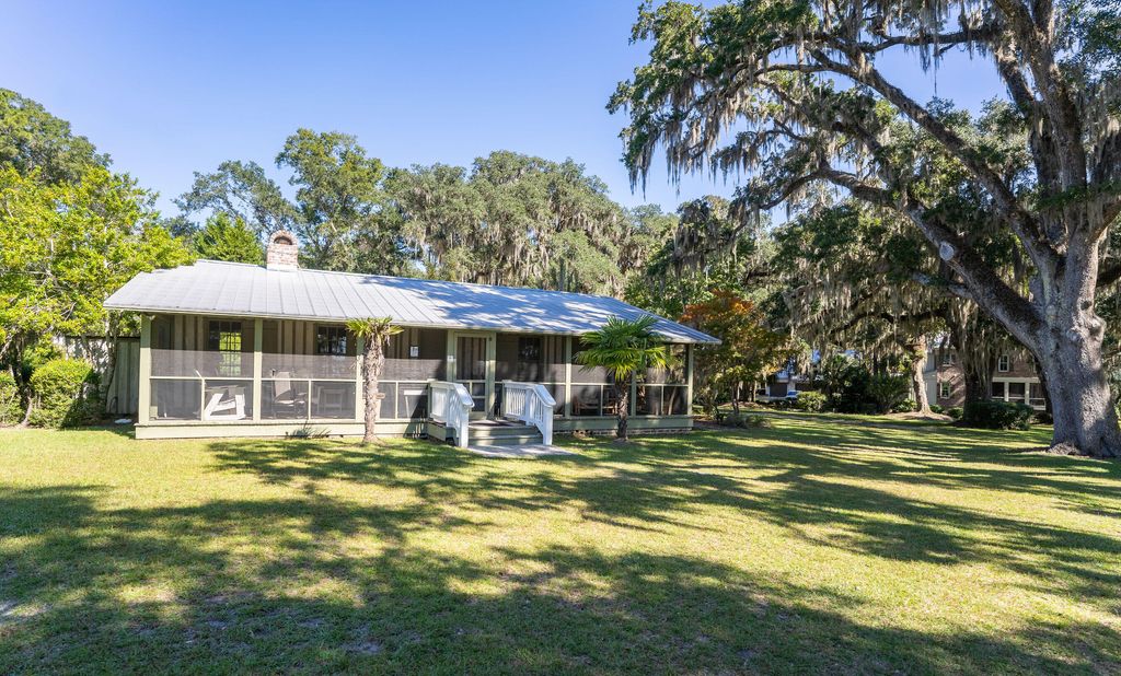 Image 13 of property listing at 7 Blake Lane, Seabrook, SC 29940