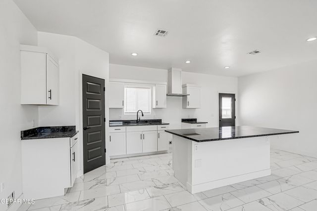 1373 GOBI DESERT Drive, Chaparral, NM 88081