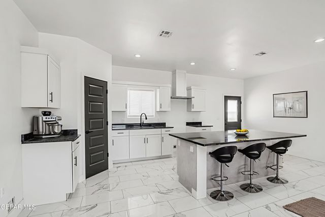 1373 GOBI DESERT Drive, Chaparral, NM 88081