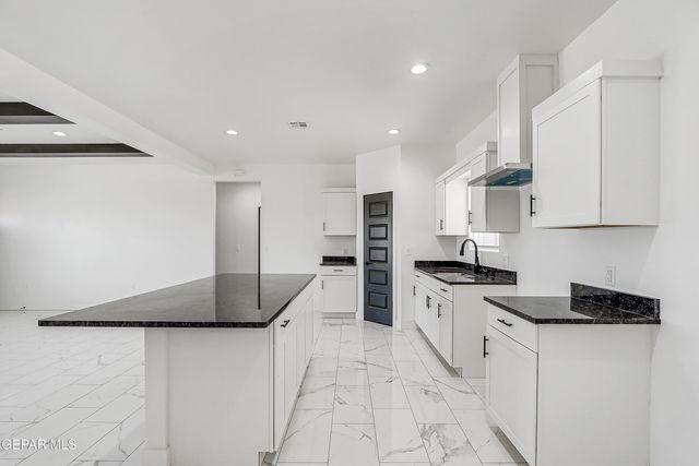 1373 GOBI DESERT Drive, Chaparral, NM 88081