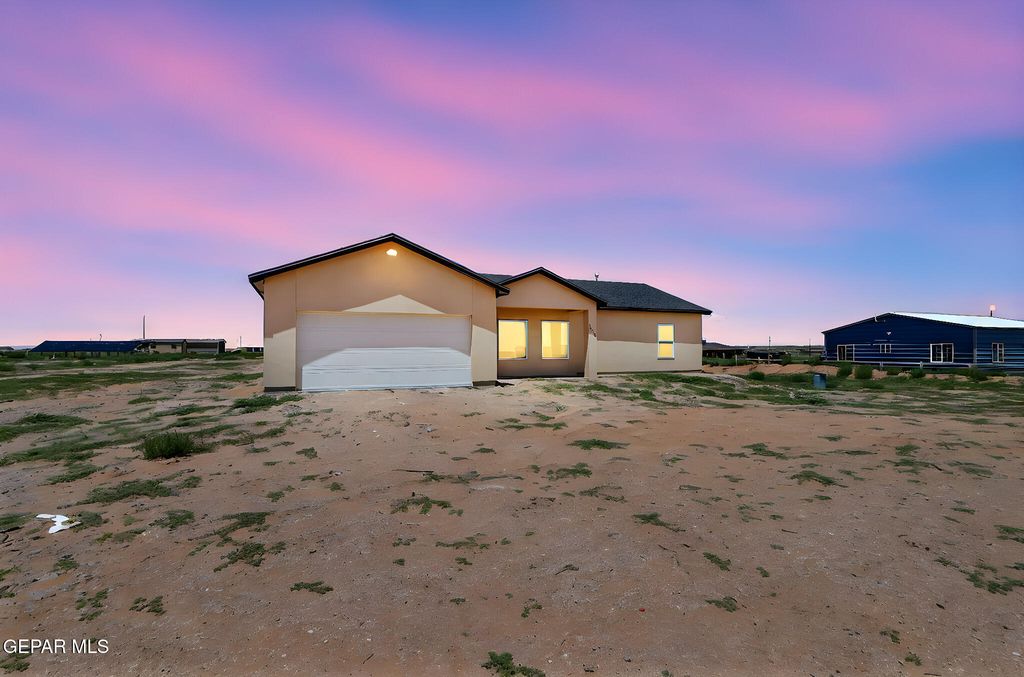 1373 GOBI DESERT Drive, Chaparral, NM 88081