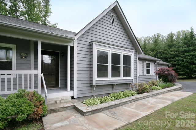 104 Richards Drive, Hendersonville, NC 28792