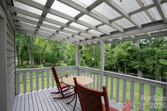 104 Richards Drive, Hendersonville, NC 28792
