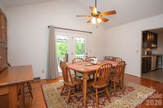 104 Richards Drive, Hendersonville, NC 28792