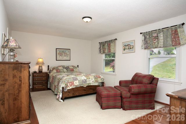 104 Richards Drive, Hendersonville, NC 28792