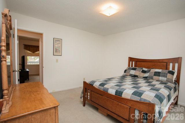 104 Richards Drive, Hendersonville, NC 28792