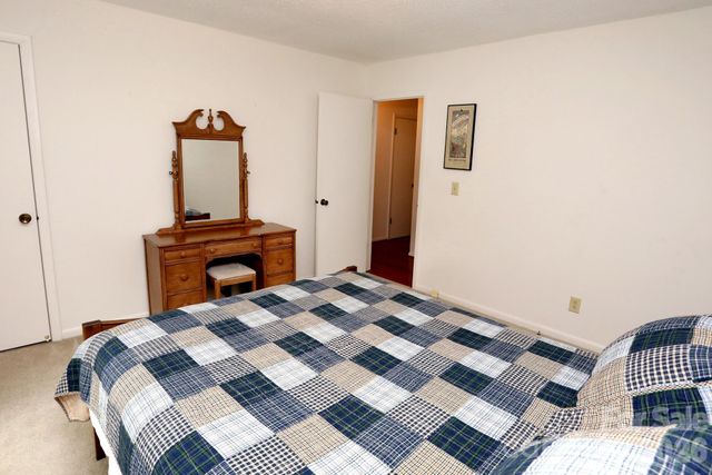104 Richards Drive, Hendersonville, NC 28792