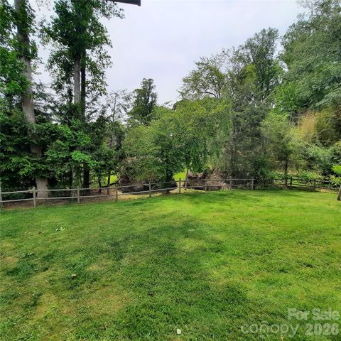 104 Richards Drive, Hendersonville, NC 28792