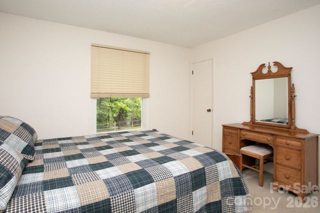 104 Richards Drive, Hendersonville, NC 28792