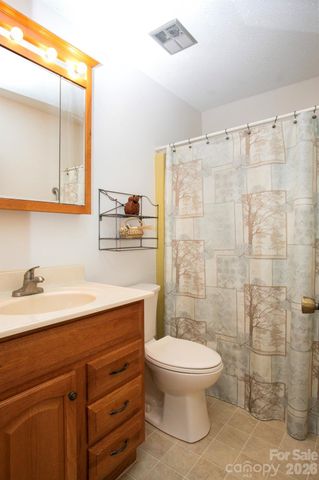 104 Richards Drive, Hendersonville, NC 28792