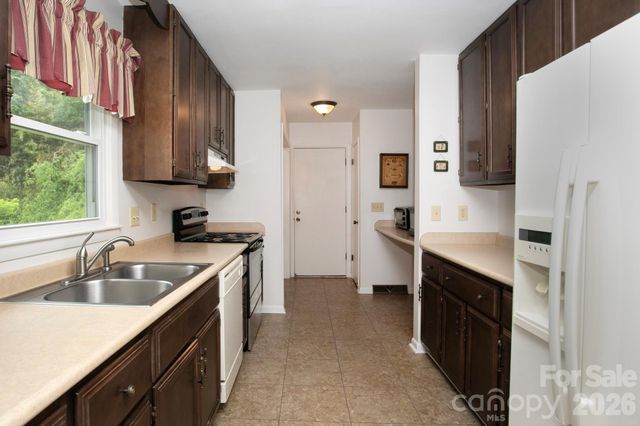104 Richards Drive, Hendersonville, NC 28792