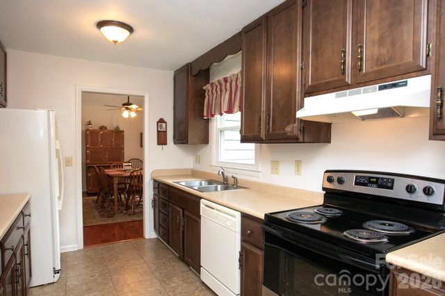 104 Richards Drive, Hendersonville, NC 28792