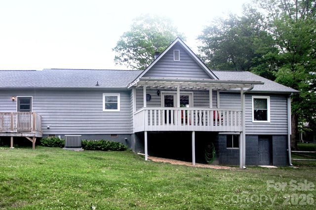 104 Richards Drive, Hendersonville, NC 28792